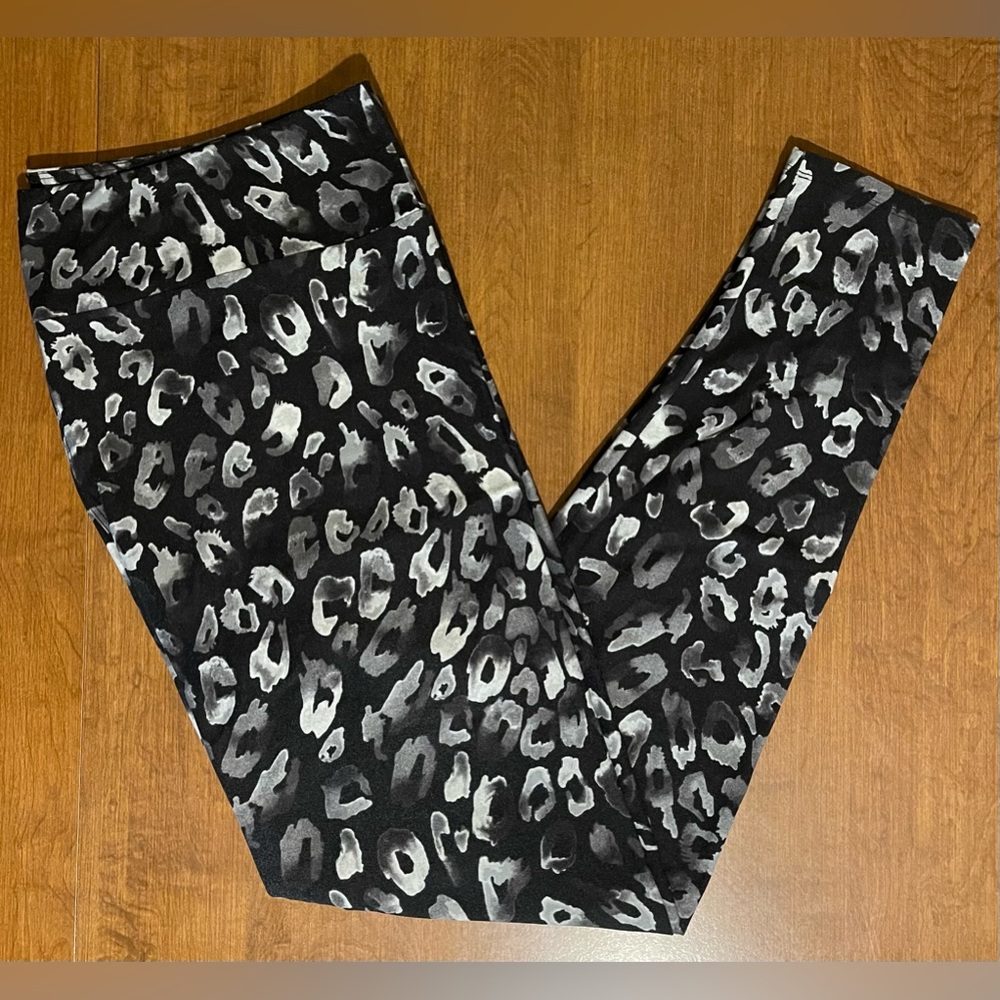 LuLaRoe Black & Gray Leopard Print Leggings